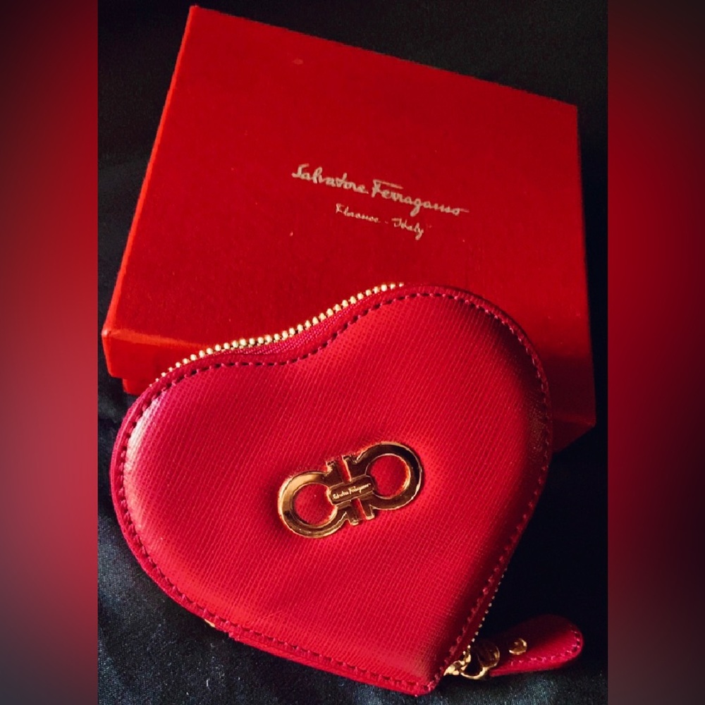 (RARE) Salvatore Ferragamo heart shaped clutch - limited edition - brand new